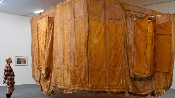 Heidi Bucher, Hautraum (Ricks Kinderzimmer, Lindgut Winterthur), 1987