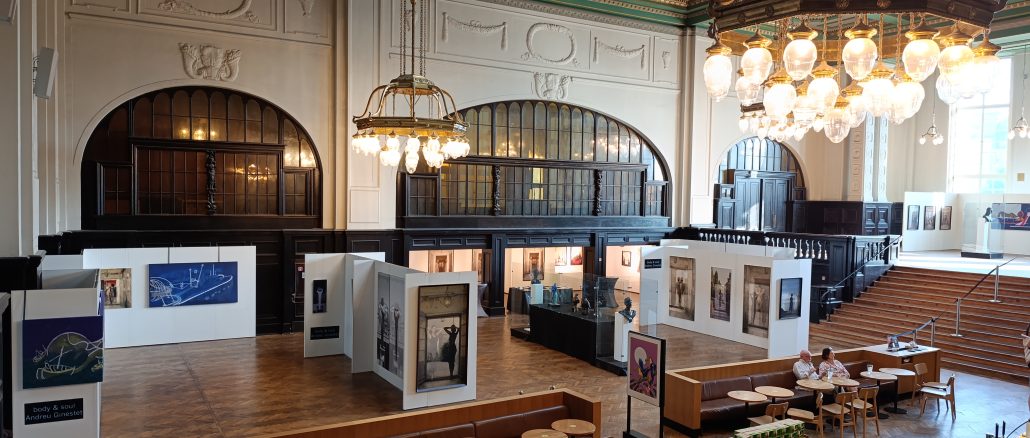 Promenaden Hauptbahnhof Leipzig, Sächsischer Saal, Gesamtansicht der Ausstellung Body&Soul