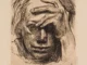 Käthe Kollwitz, Radierung: Gesicht einer Frau, von einer Hand halb verdeckt, expressive Strichführung